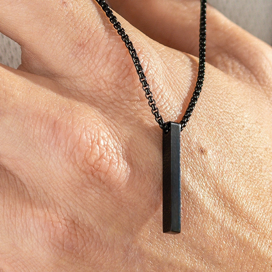 Collar barra vertical negro hombre