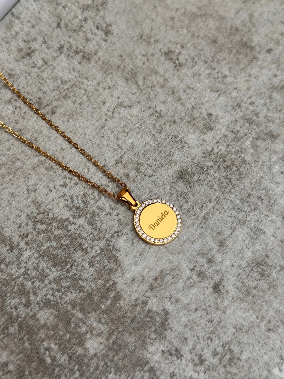 Collar con colgante redondo de circonita cubica