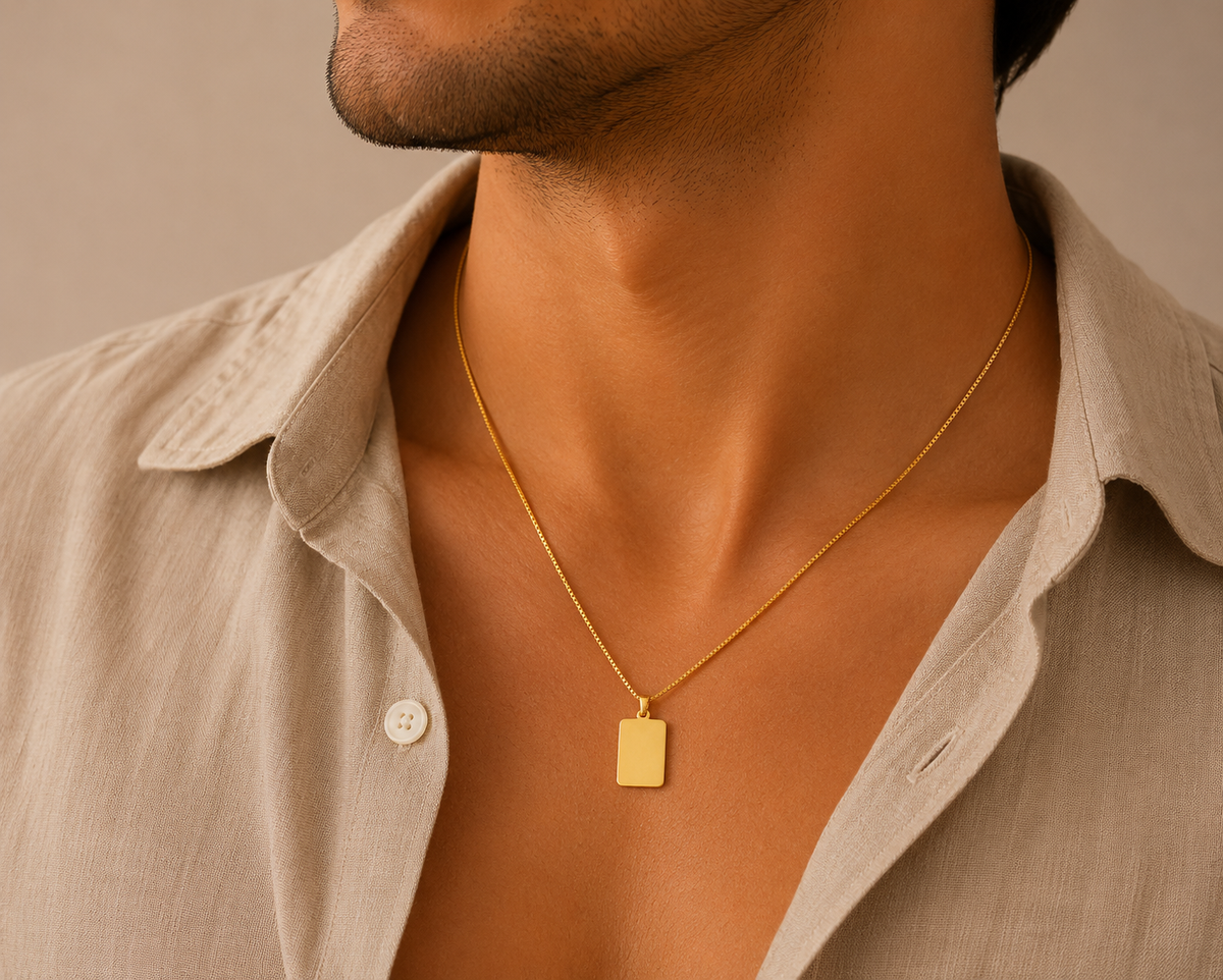 Collar placa rectangular para hombre