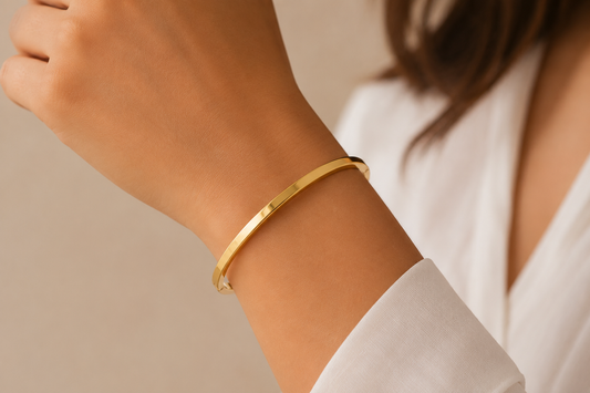 Brazalete dorado minimalista