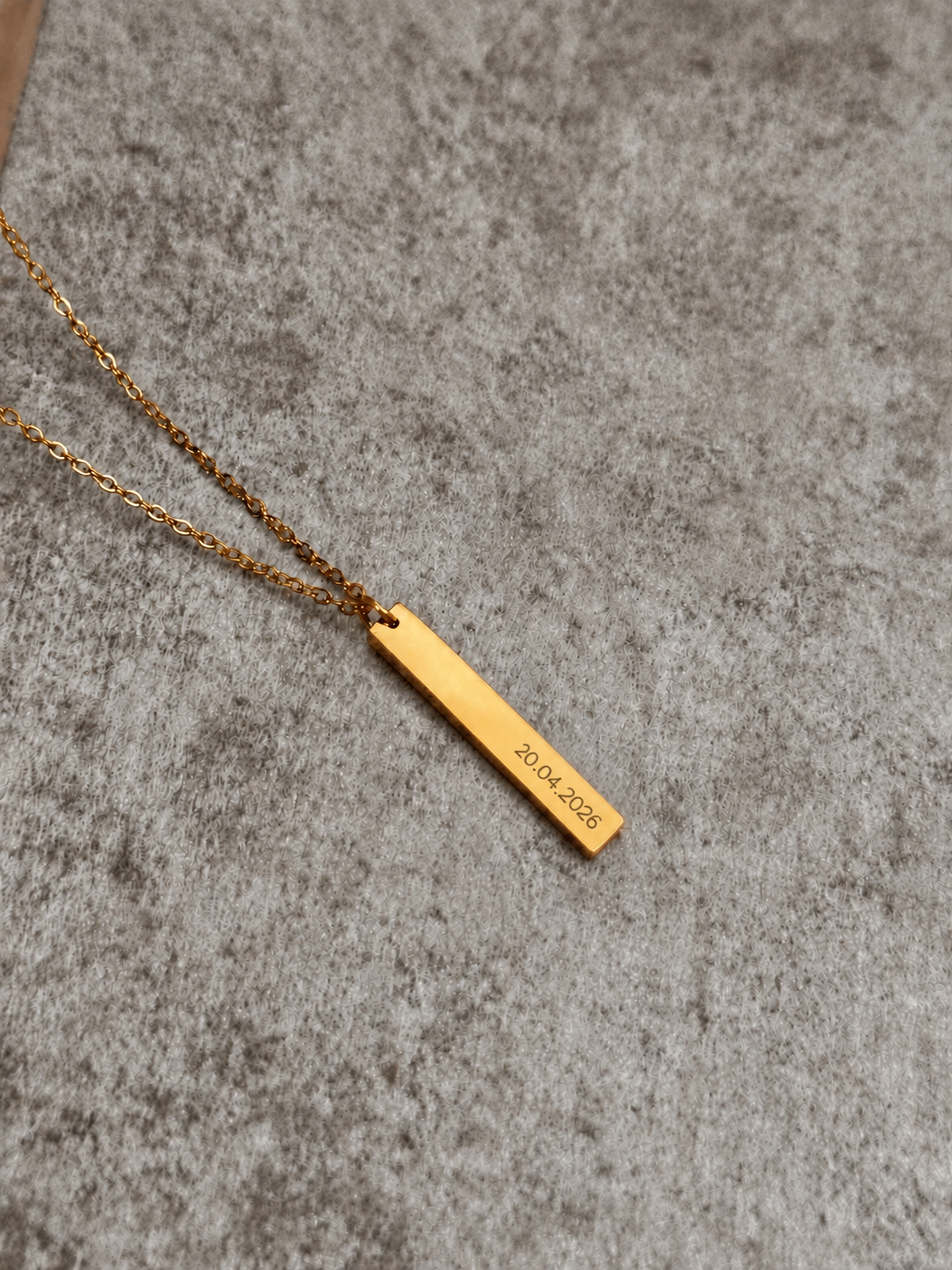 Collar con barra vertical de acero inoxidable